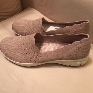 Skechers Air Cooled Memory Foam